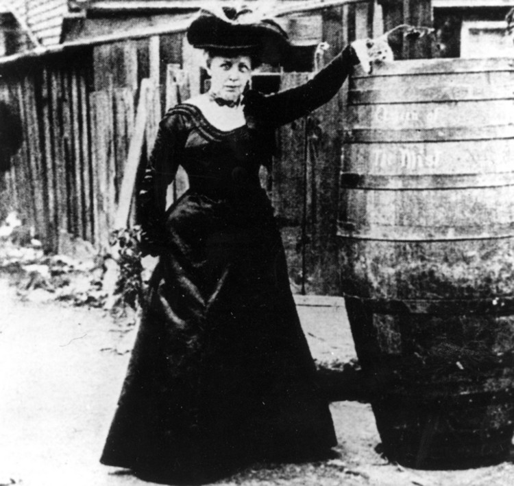Annie Edson Taylor with cat