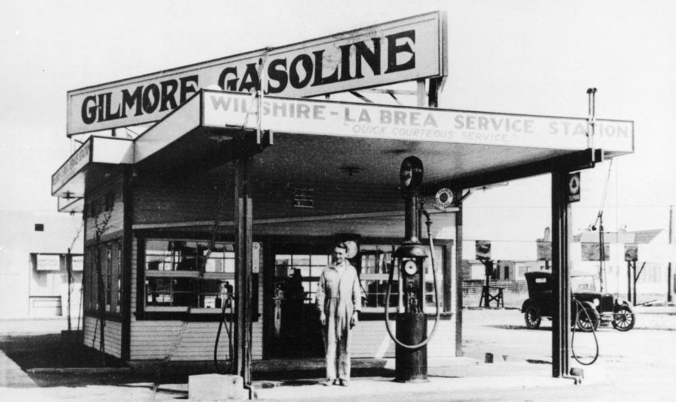 Gilmore_Gas_Station_1920
