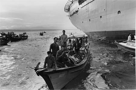 Vietnamese refugees approaching the U.S.S. Durham by boat